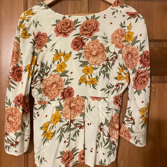 Flowy floral blouse - Picture 2 of 4